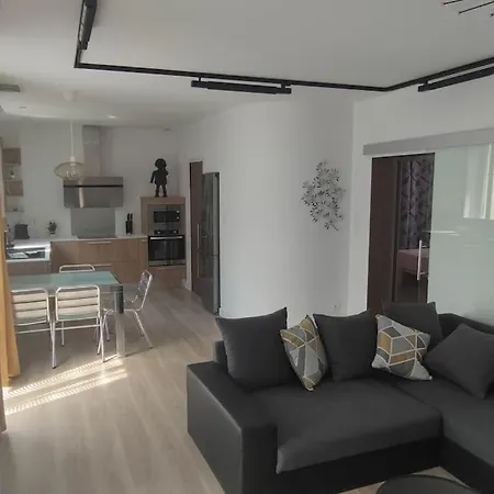 Au Centre Du Monde Selon Dali Apartmán *