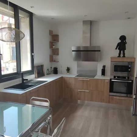 Au Centre Du Monde Selon Dali Apartmán